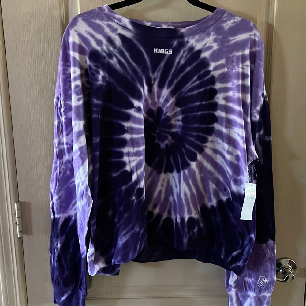 Wear by Erin Andrews. Sacramento Kings, 2X, long sleeve, purple tie dye tee.